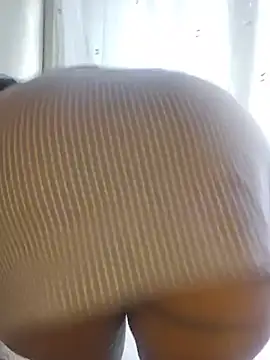 Feisty_stunner - Reach 100 token to undress