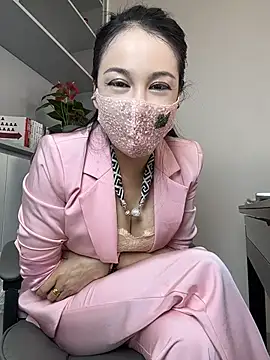 TopAlice566 - 裸露美胸1分钟