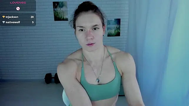 Lisa_Ray - Showing glutes + bouncing them