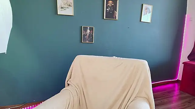 GlowingBlondie - 2 Fingers in pussy