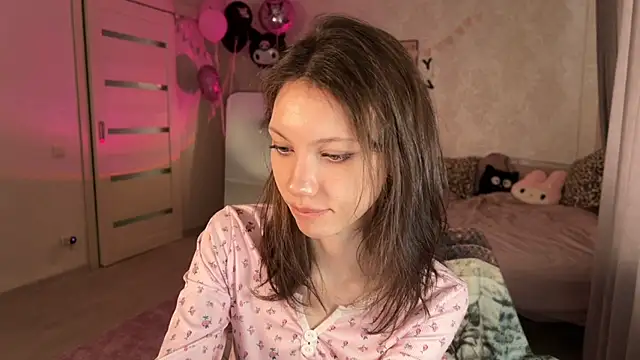 MiaPimmy - I wanna dance without my top for you!