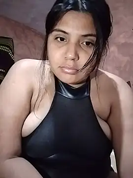 ESMERALDA1331 - Me masturbo asta terminar