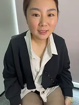 YuYu-881 - 脱一件衣服