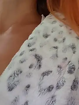 Kylie_blck - Spit on Tits+1SurpriseVideo