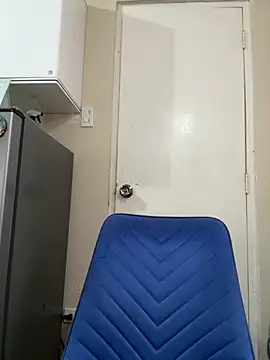 Nhylah11 - Take off top off and massage tits