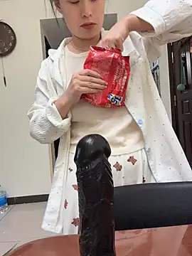 Saozi666 - 完成目标：M腿、骑乘视角、后入视角、手指入穴、疯狂揉捏奶子、BB坐脸、挤奶水