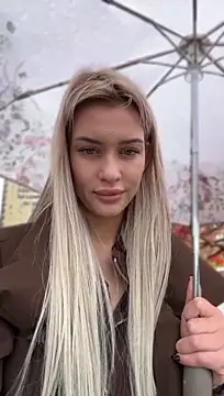 KikiWatson - Show figure in public ❤️