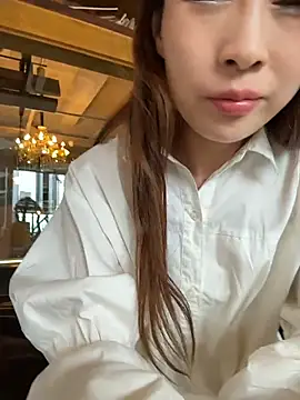 Mmajb - 手机放进衣服看看内衣