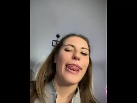 Melissa_jenner - show boobies + grab tits