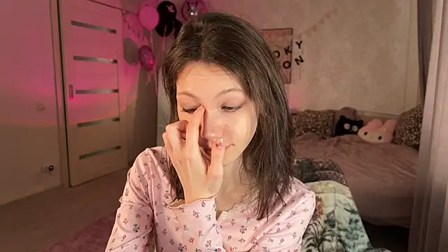 MiaPimmy - I wanna dance without my top for you!