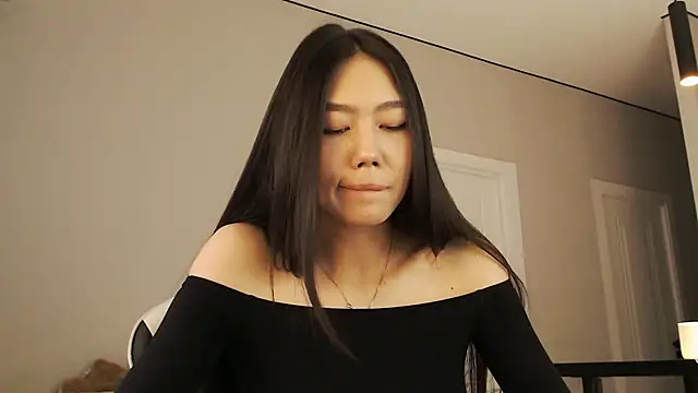 SecretTiny - TOPLESS