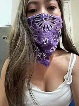 Nhylah11 - Take off top off and massage tits