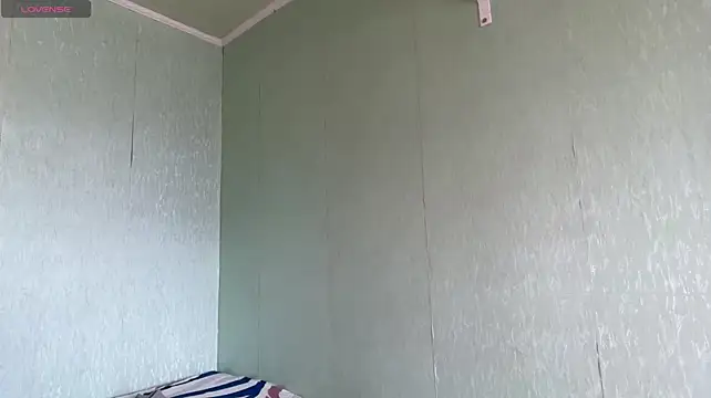 DeannaDorton - Remove my skirt and spank my ass