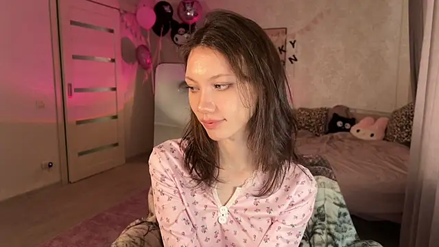 MiaPimmy - I wanna dance without my top for you!