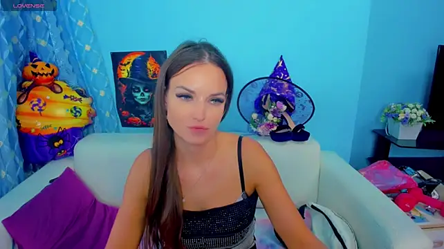 LindaaLu - show naked breast
