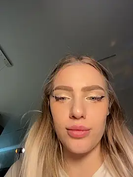 HugeBoobsAlice - 3 FINGERS INSIDE PUSSY + BIG SQUIRT