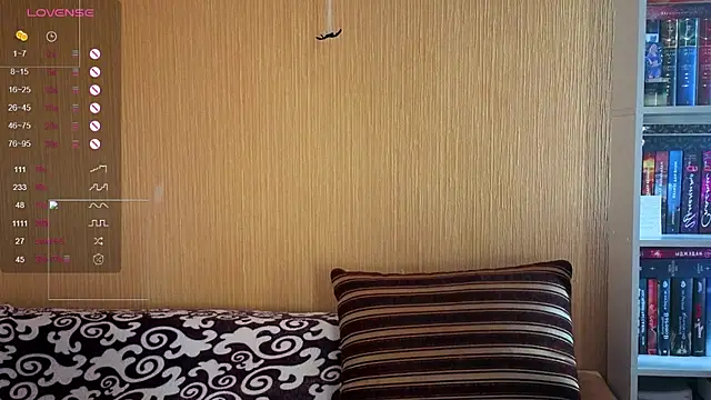 EmiliaCouple - suck my finger