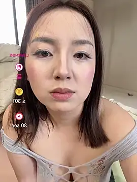 A_XiaoMan - 脱掉裙子播十分钟