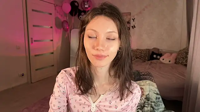 MiaPimmy - I wanna dance without my top for you!