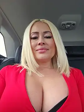 MILFBARBY - Make me squirt in public place
