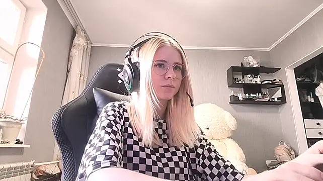 PlumyPrance - Stroke my hair<3