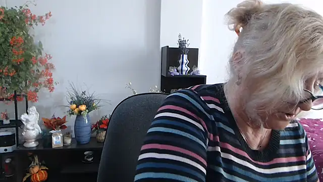 NoraMelow - 2 minutes bare breasts 100% Big ​Tits