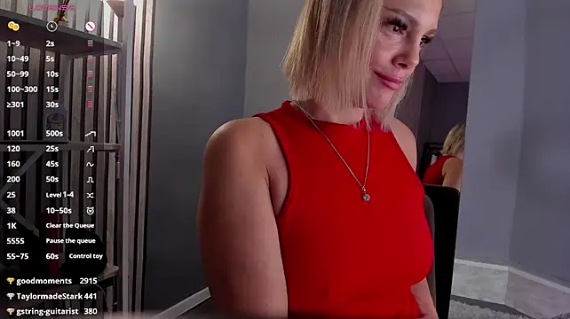 Betty_Brock - Sexy handbra