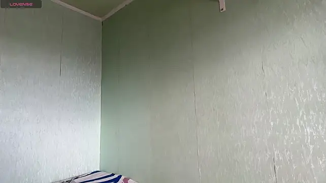 DeannaDorton - Remove my skirt and spank my ass