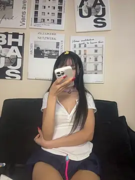 Xiaoxiao1001 - 脱掉上衣5分钟（手挡胸）
