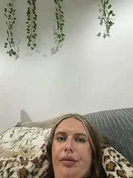 Loulahlives - Fuck pussy with dildo for 1 min