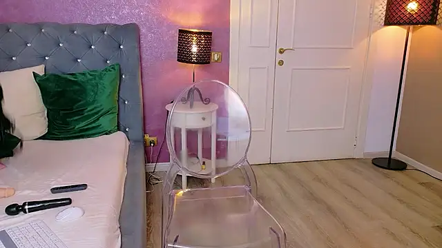 CarlaReysX - 👄Lets start with a strip👄