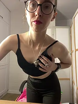 MartiniiSelenna - Ass jiggle