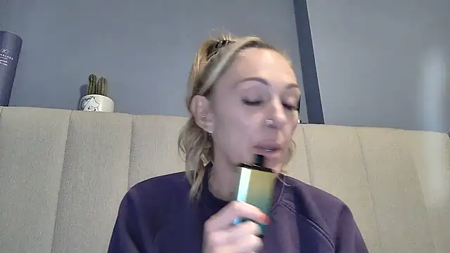 Hannah-Luxe - baby oil tits