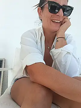 Marygirl88 - squirt al tavolo del bar