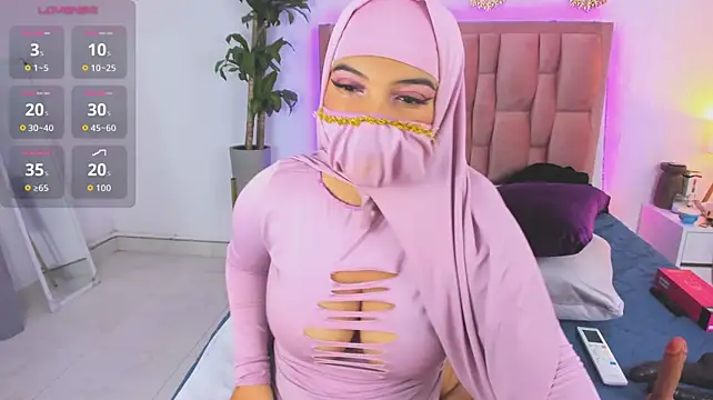 Ashley_sakina - Boobs close to camera