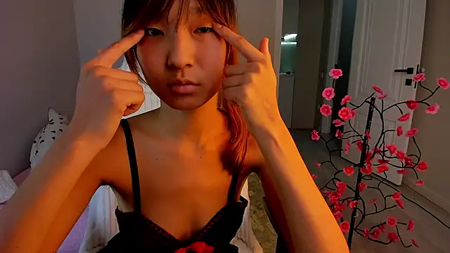 Lihnpham - fingers pussy