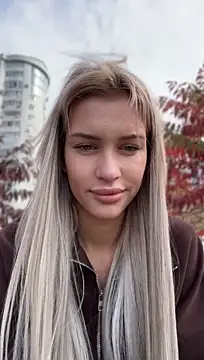 KikiWatson - Flash hard nipples in public 💋