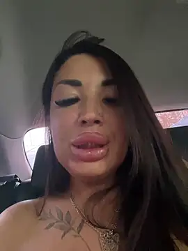RuslanaXX - Squirt whis open door
