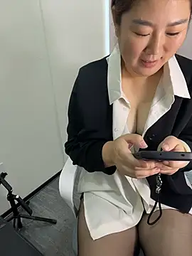 YuYu-881 - 脱一件衣服
