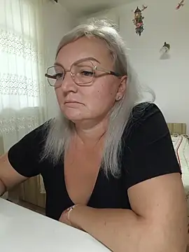 SWEETTbitch - Topless 2 minutes