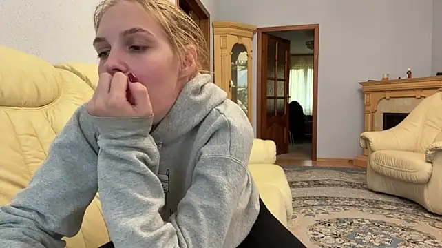 CriseldaStarns - Send a hot photo in PM