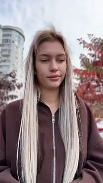 KikiWatson - Flash hard nipples in public 💋