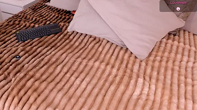 Dionneventuri - Fingering play in POV + Oiled pussy😈