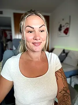 NastyMilf_ - 🦋SPANK PUSSY & RUB CLIT IN DOGGY🦋