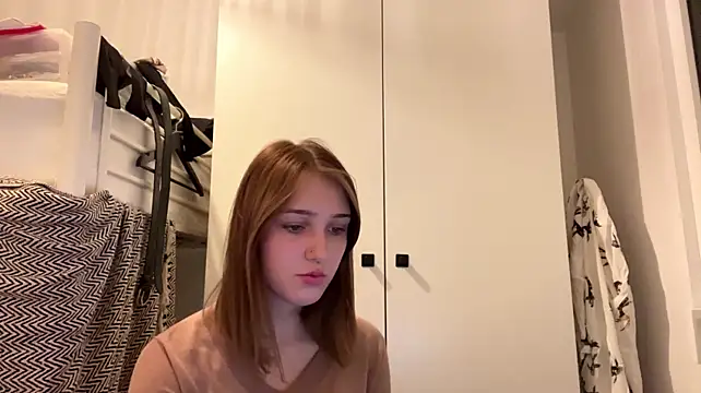 Sereneglowz - Little belly tease 😊