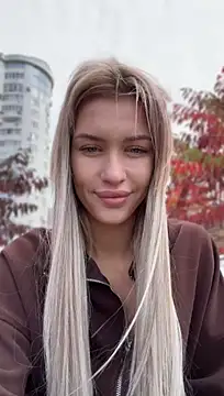 KikiWatson - Flash hard nipples in public 💋