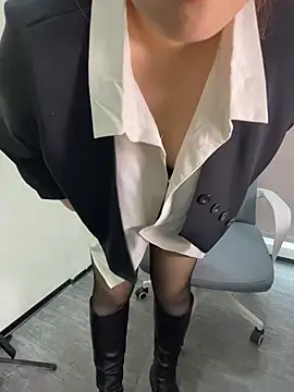 YuYu-881 - 脱一件衣服
