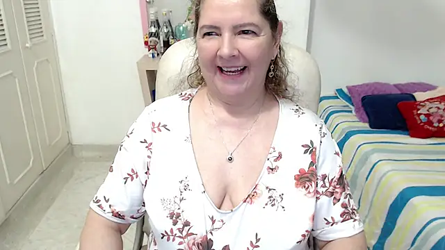 Leonela_69 - mommy is horny come play with me