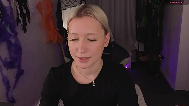 Idaa_Smith - tease legs in stockings
