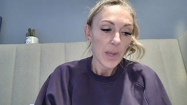 Hannah-Luxe - baby oil tits
